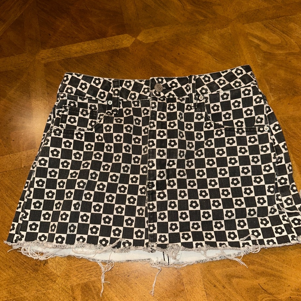 PacSun Black and White Floral Checkered Skirt - Picture 1 of 3
